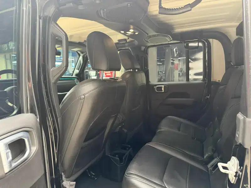 Gladiator 2022 3.6L First Edition — миниатюра 9