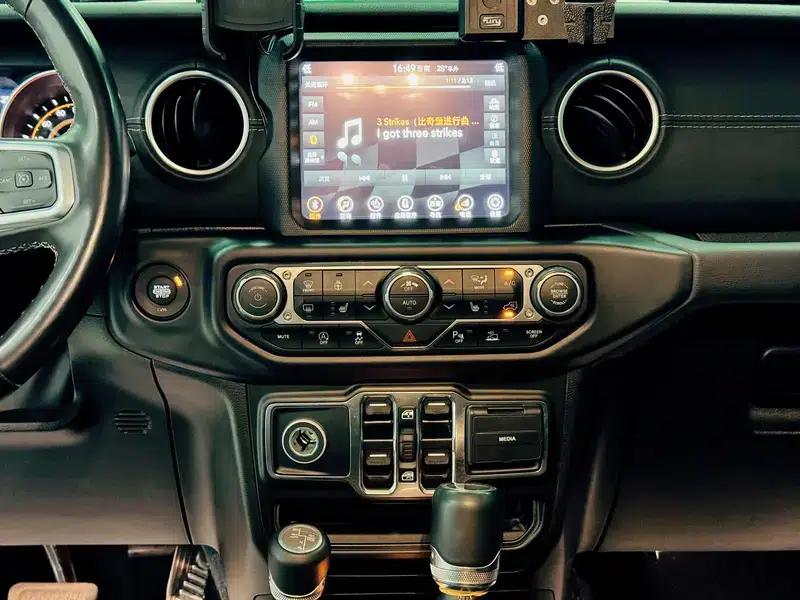 Gladiator 2022 3.6L First Edition — миниатюра 12