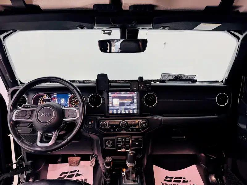 Gladiator 2022 3.6L First Edition — миниатюра 15