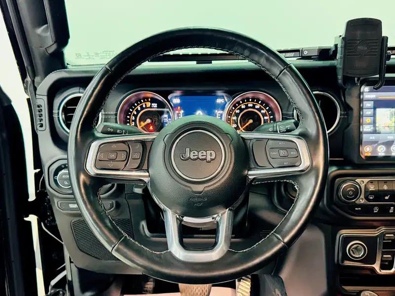 Gladiator 2022 3.6L First Edition — миниатюра 16