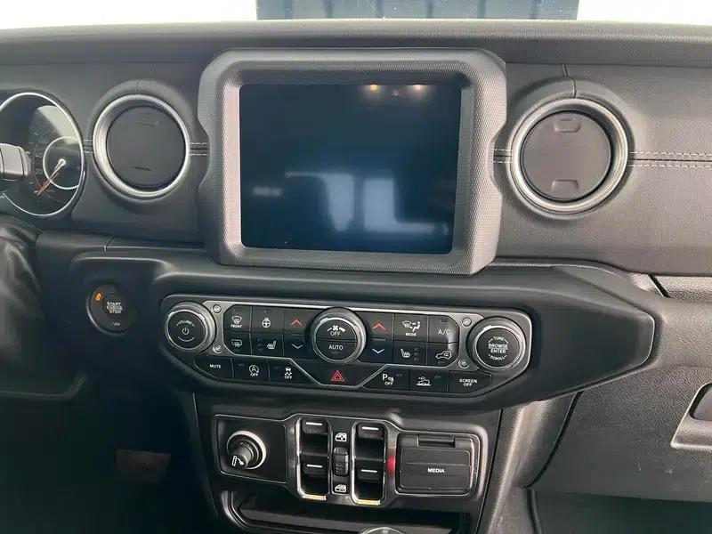 Gladiator 2022 3.6L First Edition — миниатюра 17