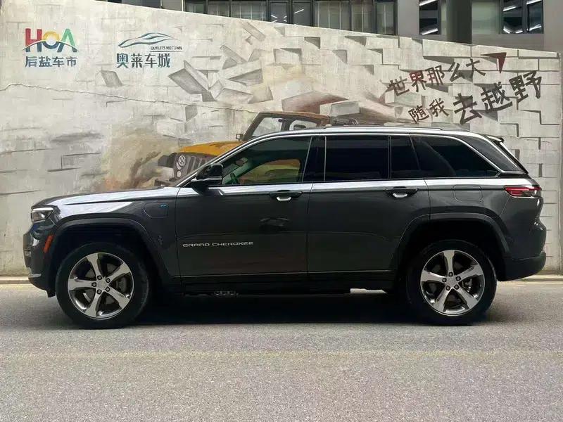 2024 Jeep Grand Cherokee 4xe (Imported) 2.0T Peak Edition — миниатюра 3