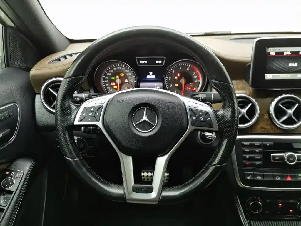 Imported Mercedes-Benz GLA 2015 GLA 260 4MATIC — миниатюра 11