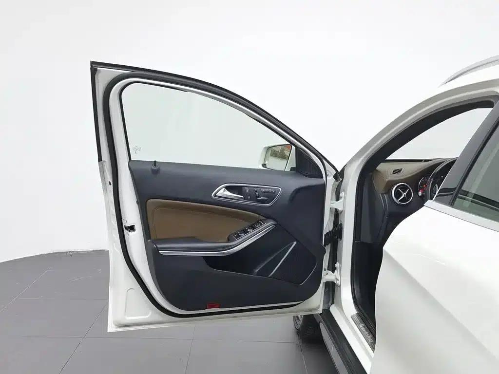 Imported Mercedes-Benz GLA 2015 GLA 260 4MATIC — миниатюра 8