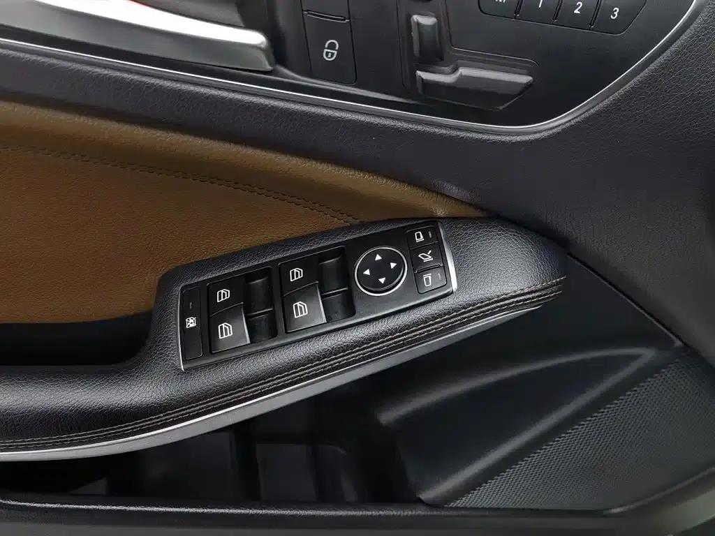 Imported Mercedes-Benz GLA 2015 GLA 260 4MATIC — миниатюра 9