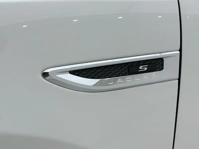 Jaguar E-PACE 2018 P200 First Edition Limited Edition (China VI Emission Standard) — миниатюра 12