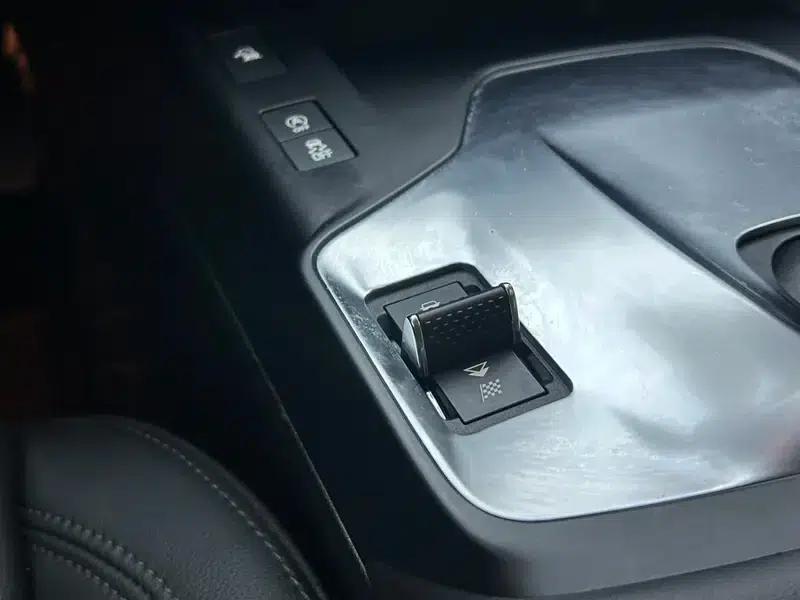 Jaguar E-PACE 2018 P200 First Edition Limited Edition (China VI Emission Standard) — миниатюра 29