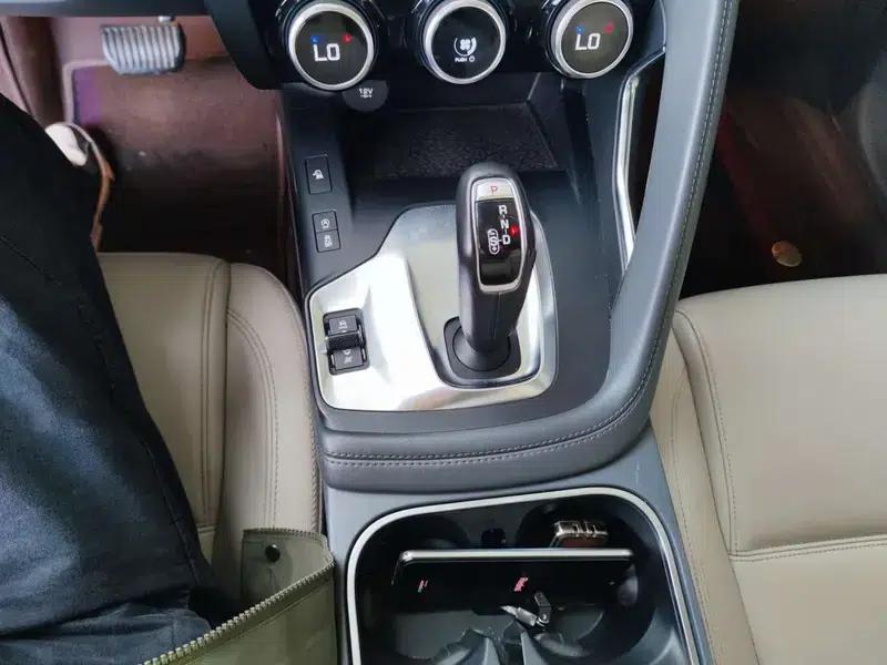 Jaguar E-PACE 2018 P250 S — миниатюра 17