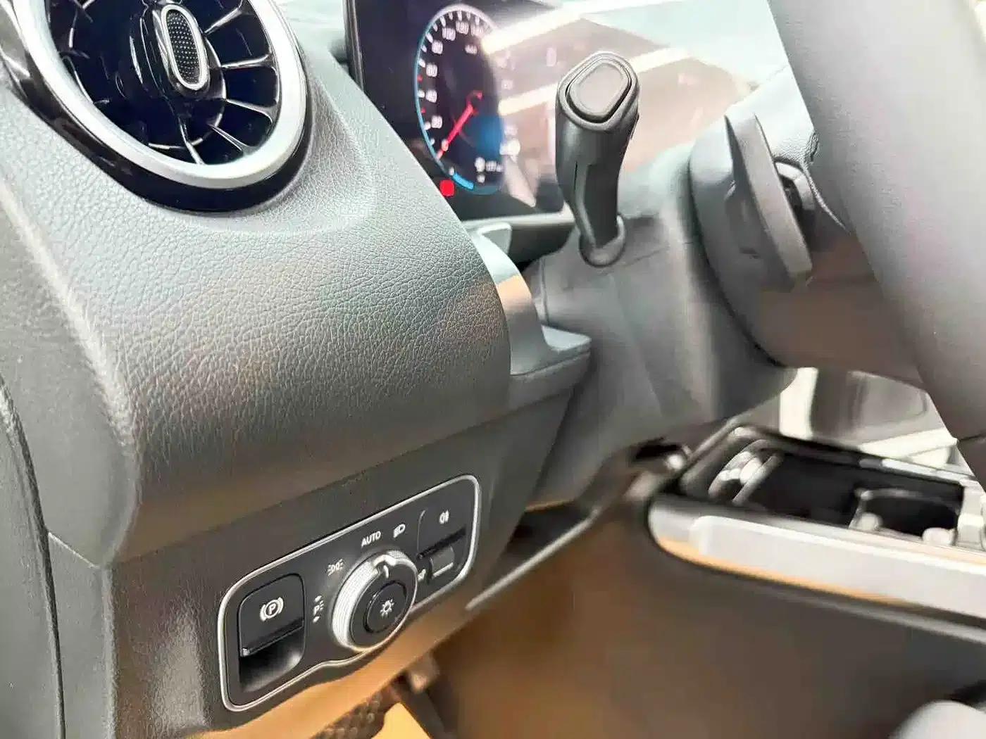 2023 Mercedes-Benz GLB 200 Dynamic — миниатюра 11