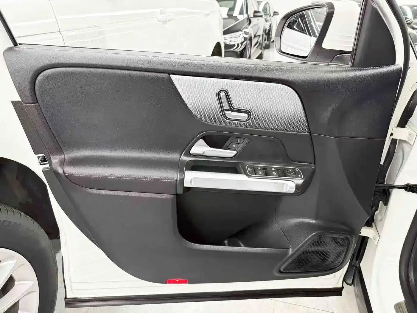 2023 Mercedes-Benz GLB 200 Dynamic — миниатюра 10