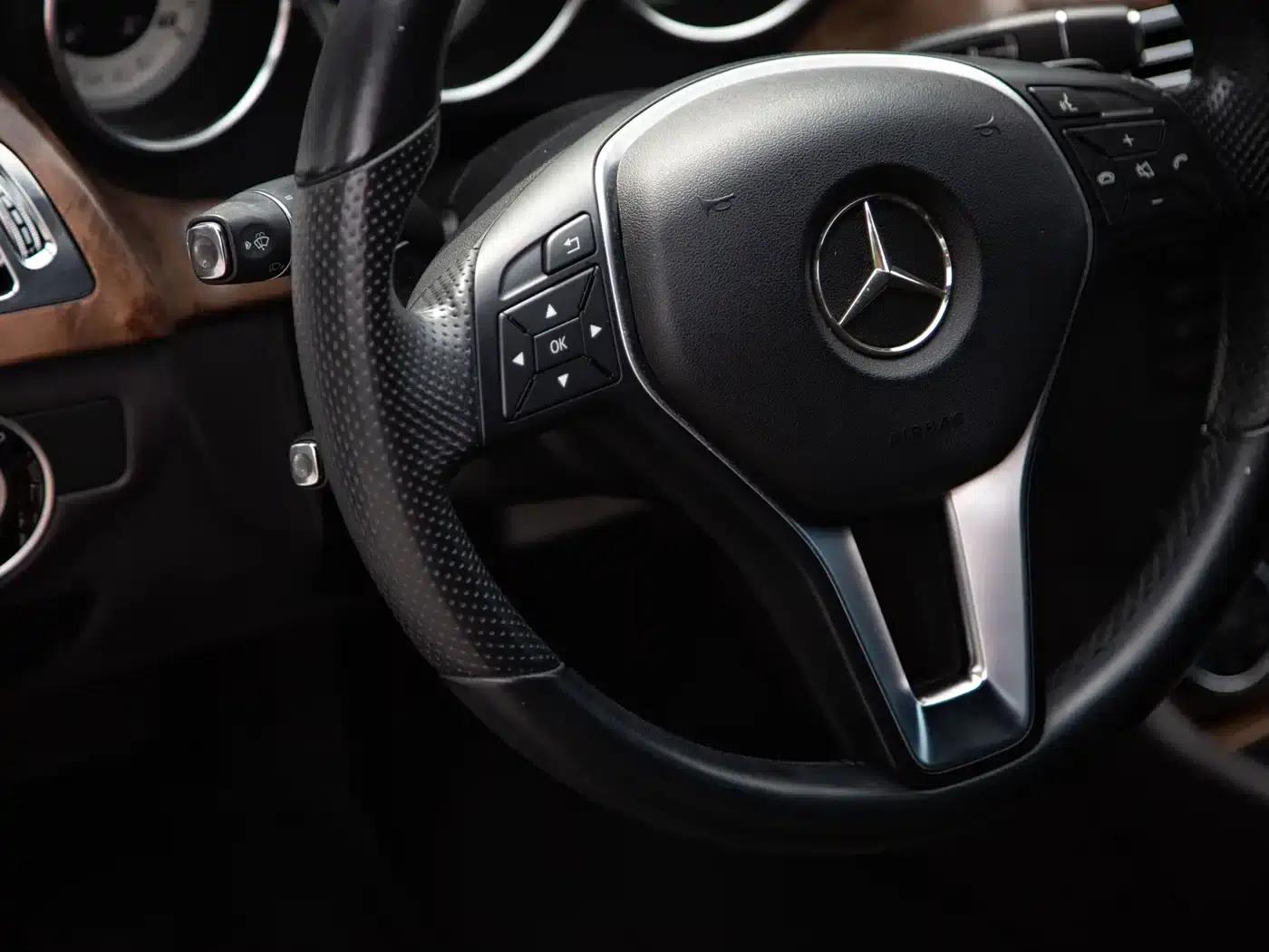 2012 Mercedes-Benz CLS 300 CGI — миниатюра 4
