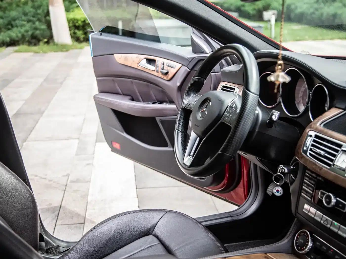 2012 Mercedes-Benz CLS 300 CGI — миниатюра 9