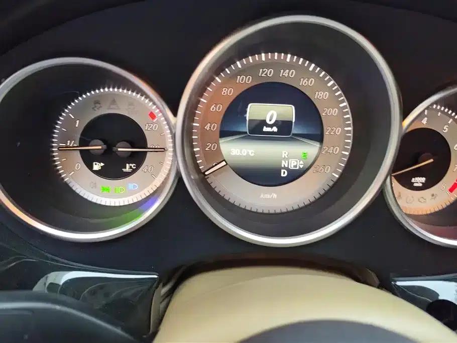 2012 Mercedes-Benz CLS 300 CGI — миниатюра 14