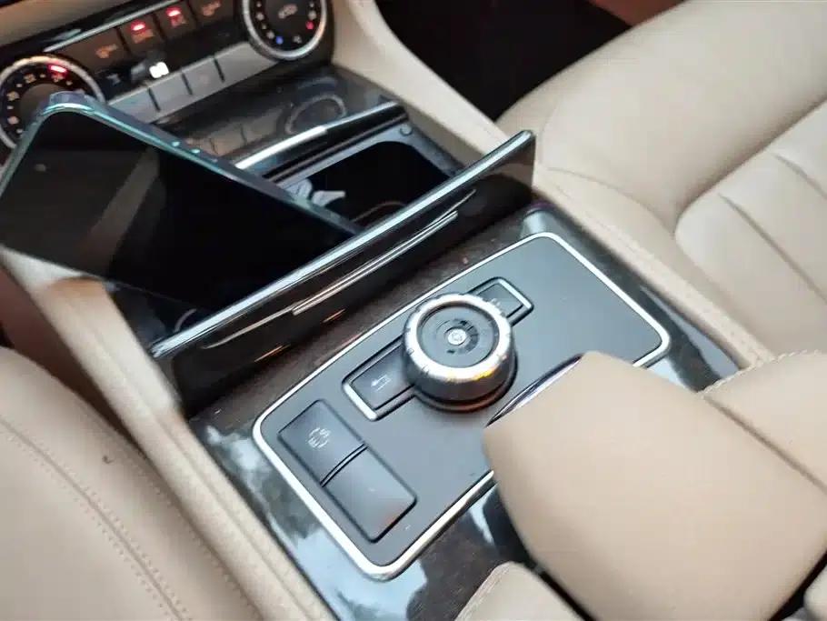 2012 Mercedes-Benz CLS 300 CGI — миниатюра 16