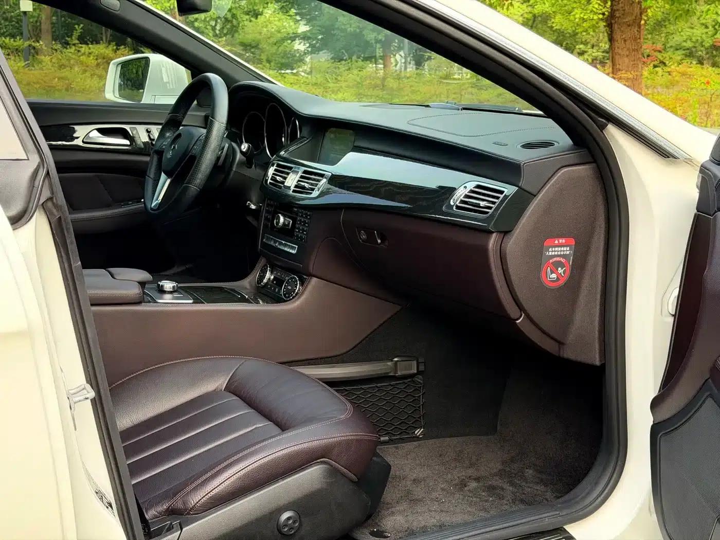 2012 Mercedes-Benz CLS 300 CGI — миниатюра 18