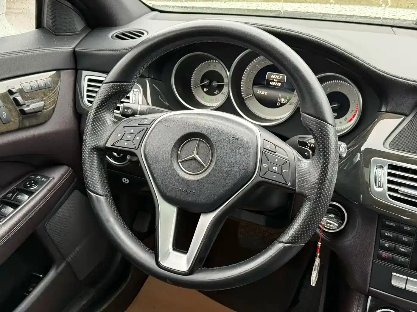 2012 Mercedes-Benz CLS 300 CGI — миниатюра 2
