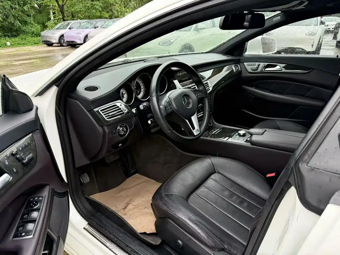 2012 Mercedes-Benz CLS 300 CGI — миниатюра 3
