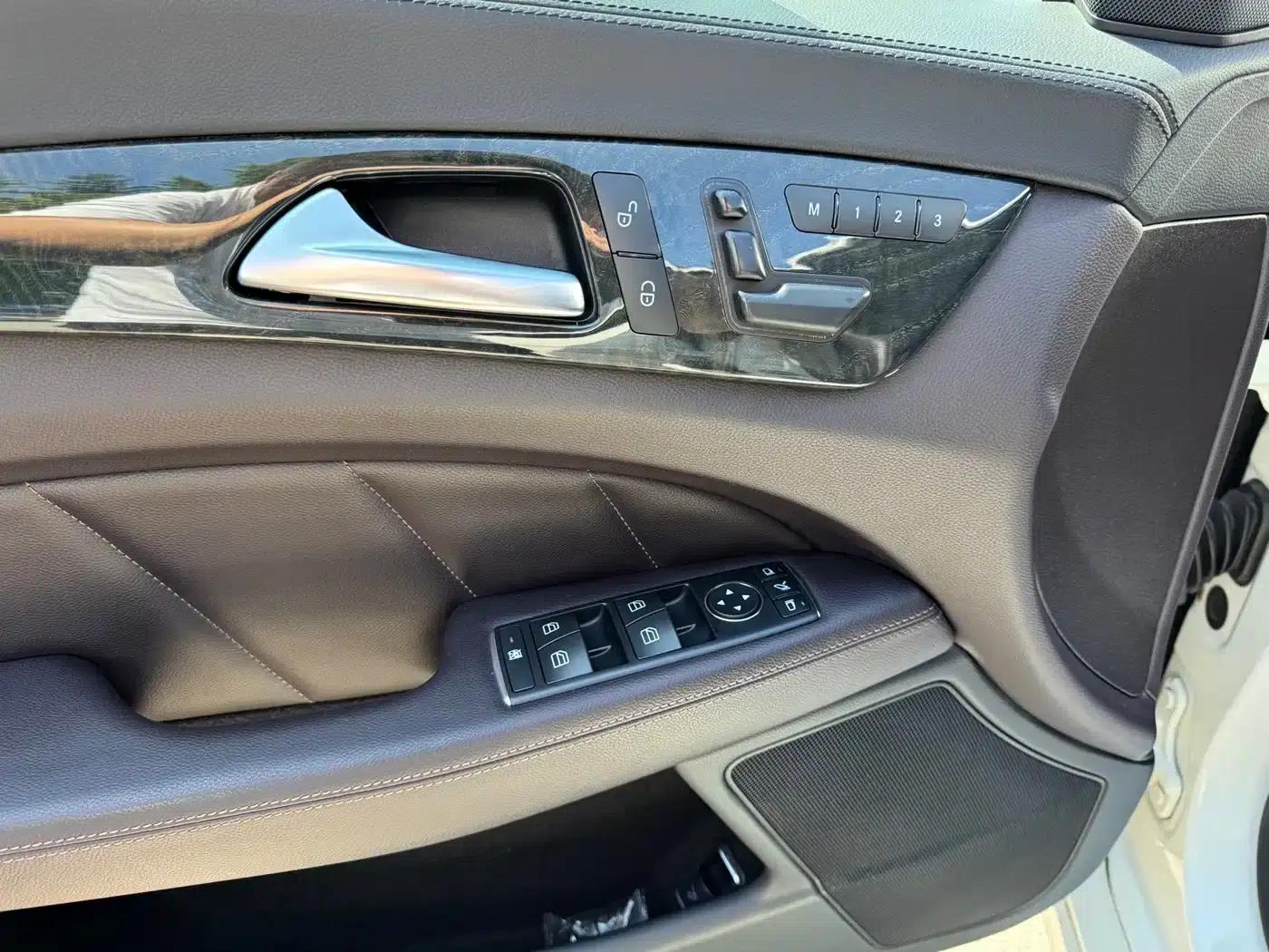 2012 Mercedes-Benz CLS 300 CGI — миниатюра 17