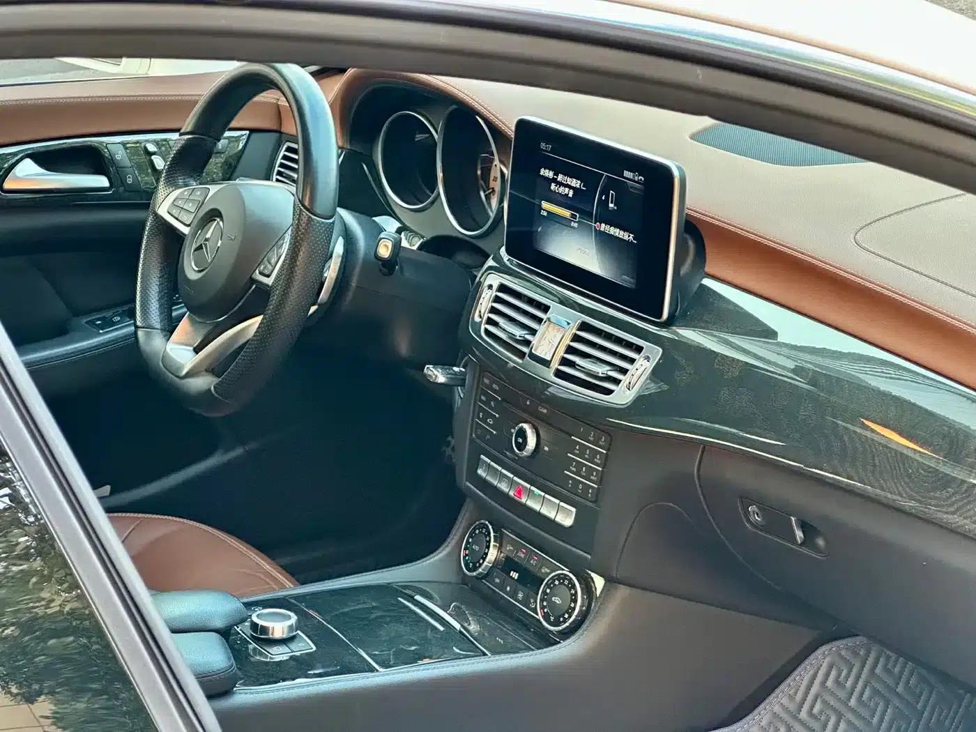 2017 Mercedes-Benz CLS 320 Colorful Edition — миниатюра 19