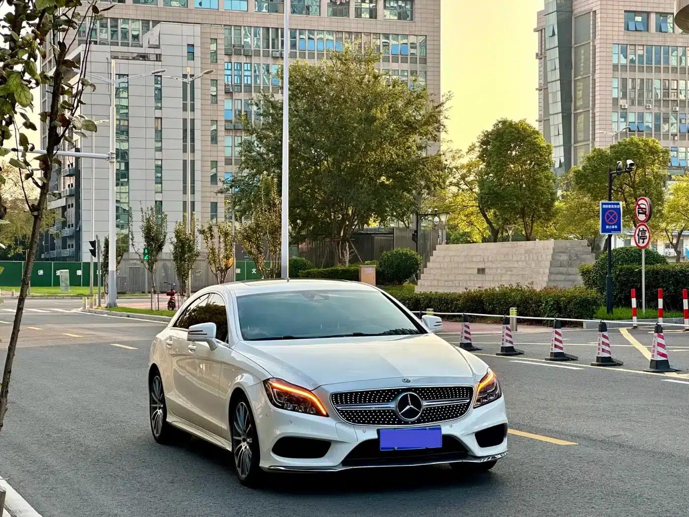 2017 Mercedes-Benz CLS 320 Colorful Edition — миниатюра 3