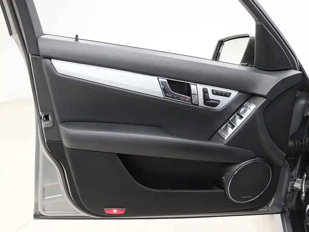 2010 Mercedes-Benz C-Class AMG C 63 Dynamic Enhanced Edition — миниатюра 5