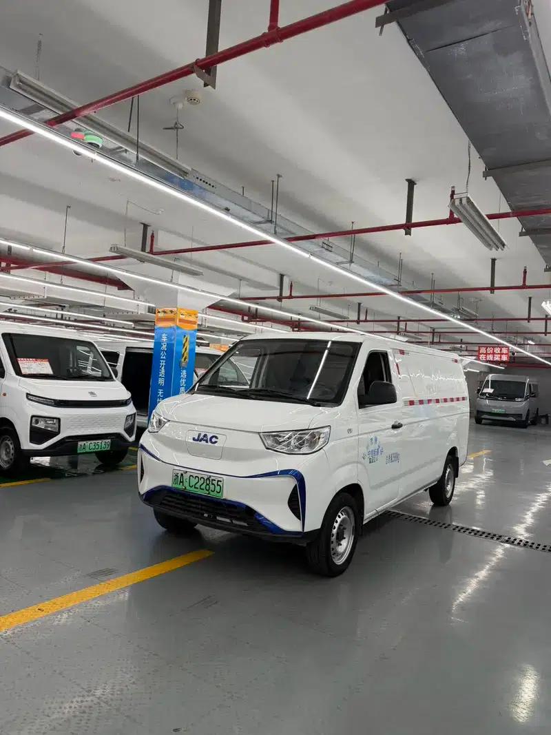 Blue Cat 2023 M1 Innovation and 38.64kWh Flagship Edition — миниатюра 1