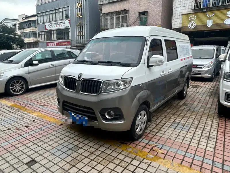 New Hiace X30L 2018 1.5L Wealth Edition DLCG14 — миниатюра 1