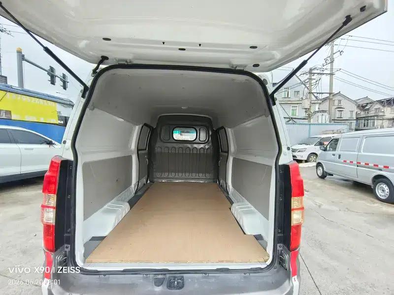 New Hiace 2021 1.5L Manual Front-Wheel Drive 2-Seater Factory Custom Edition — миниатюра 11