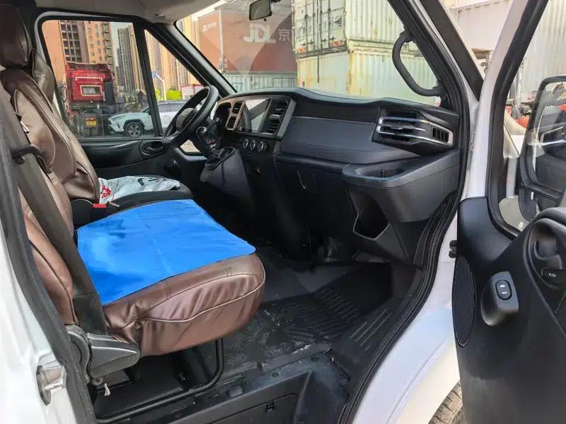 Fushun 2022 2.0T Diesel Multi-purpose Passenger Vehicle, Short Wheelbase, Medium-High Roof, 6 Seats, JX4D20A6H — миниатюра 14