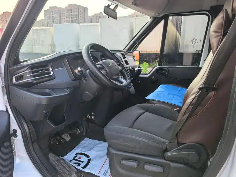 Fushun 2022 2.0T Diesel Multi-purpose Passenger Vehicle, Short Wheelbase, Medium-High Roof, 6 Seats, JX4D20A6H — миниатюра 15