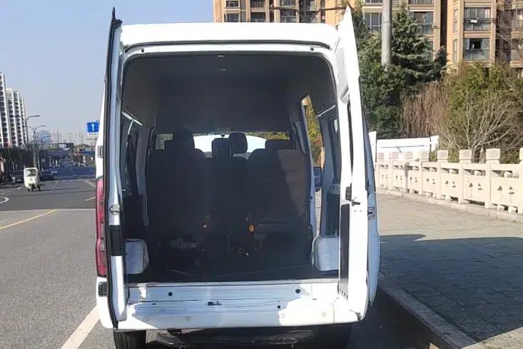 Fushun 2023 2.0T Manual Diesel Mid-Wheelbase Mid-Roof Commercial Multi-Purpose Passenger Van (7 Seats) — миниатюра 17