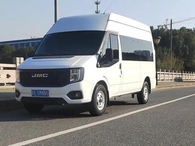 Fushun 2023 2.0T Manual Diesel Mid-Wheelbase Mid-Roof Commercial Multi-Purpose Passenger Van (7 Seats)