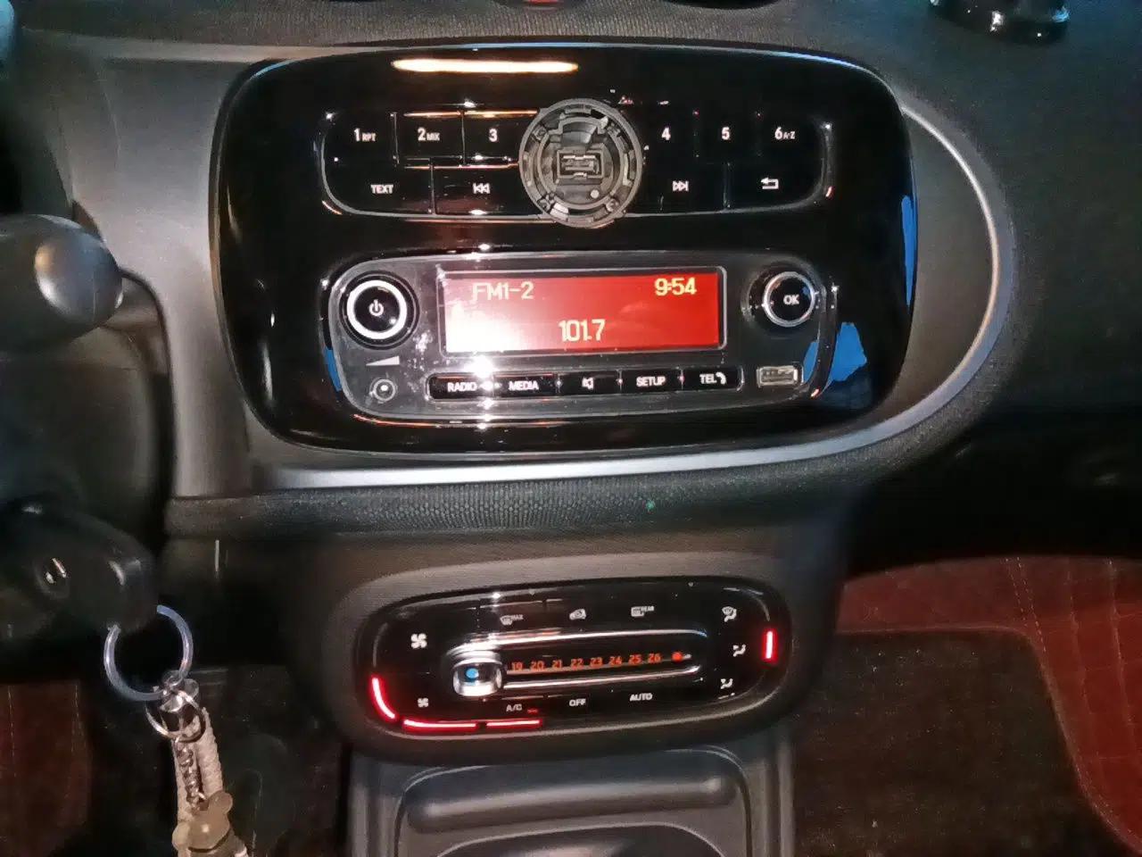 smart forfour 2016 1.0L 52 kW Dynamic Edition — миниатюра 13