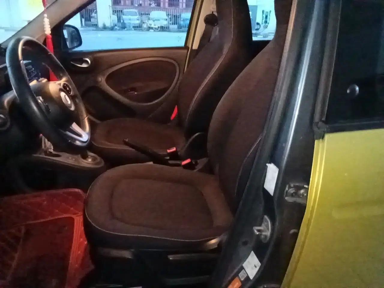 smart forfour 2016 1.0L 52 kW Dynamic Edition — миниатюра 15
