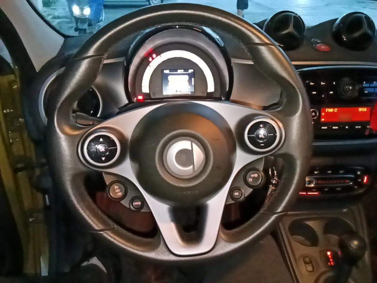 smart forfour 2016 1.0L 52 kW Dynamic Edition — миниатюра 10