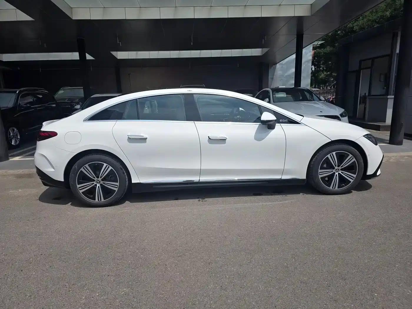 Mercedes-Benz EQE 2025 500 4MATIC Pioneer Edition — миниатюра 4