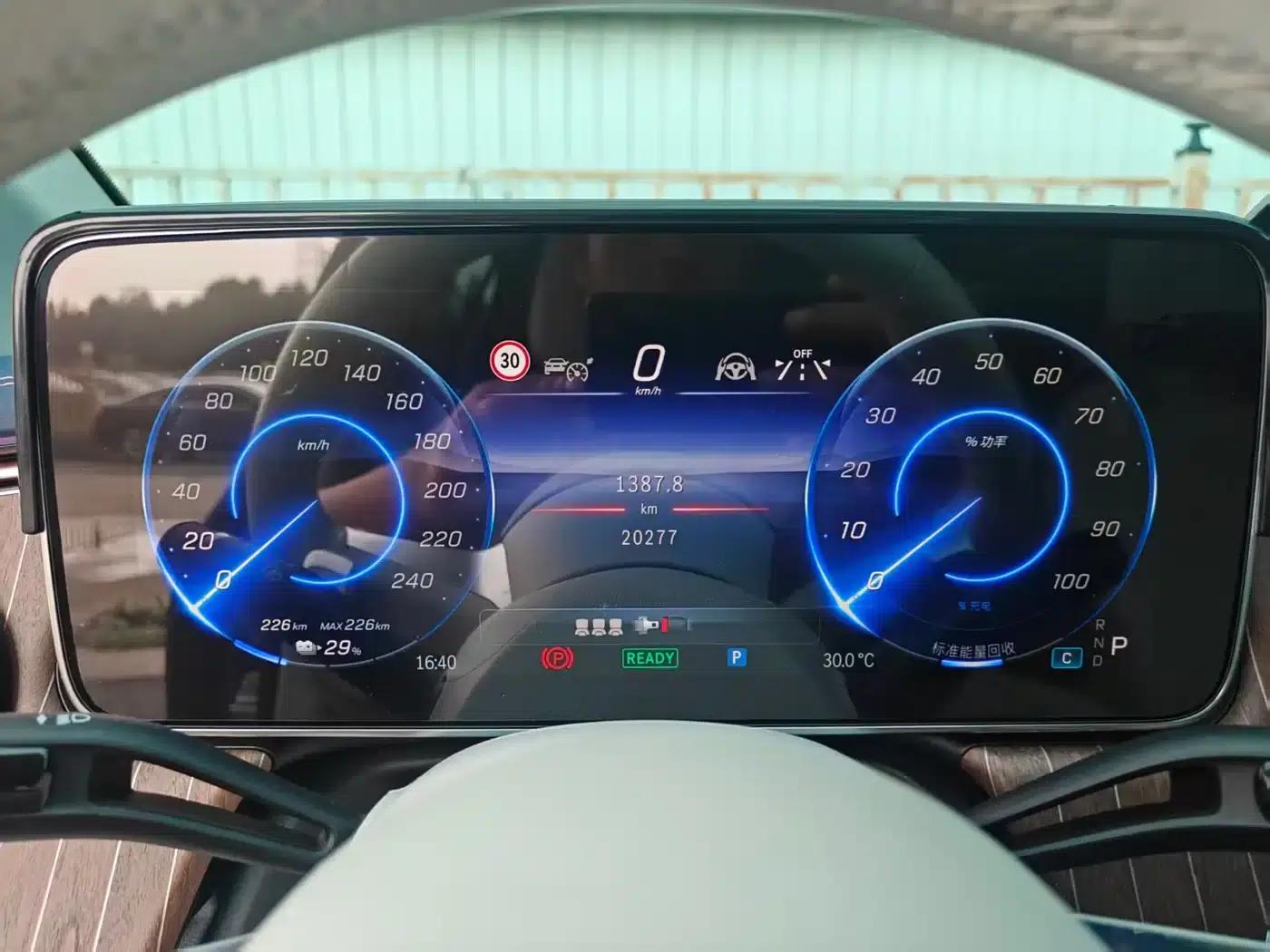 Mercedes-Benz EQE 2022 350 Luxury Edition — миниатюра 18