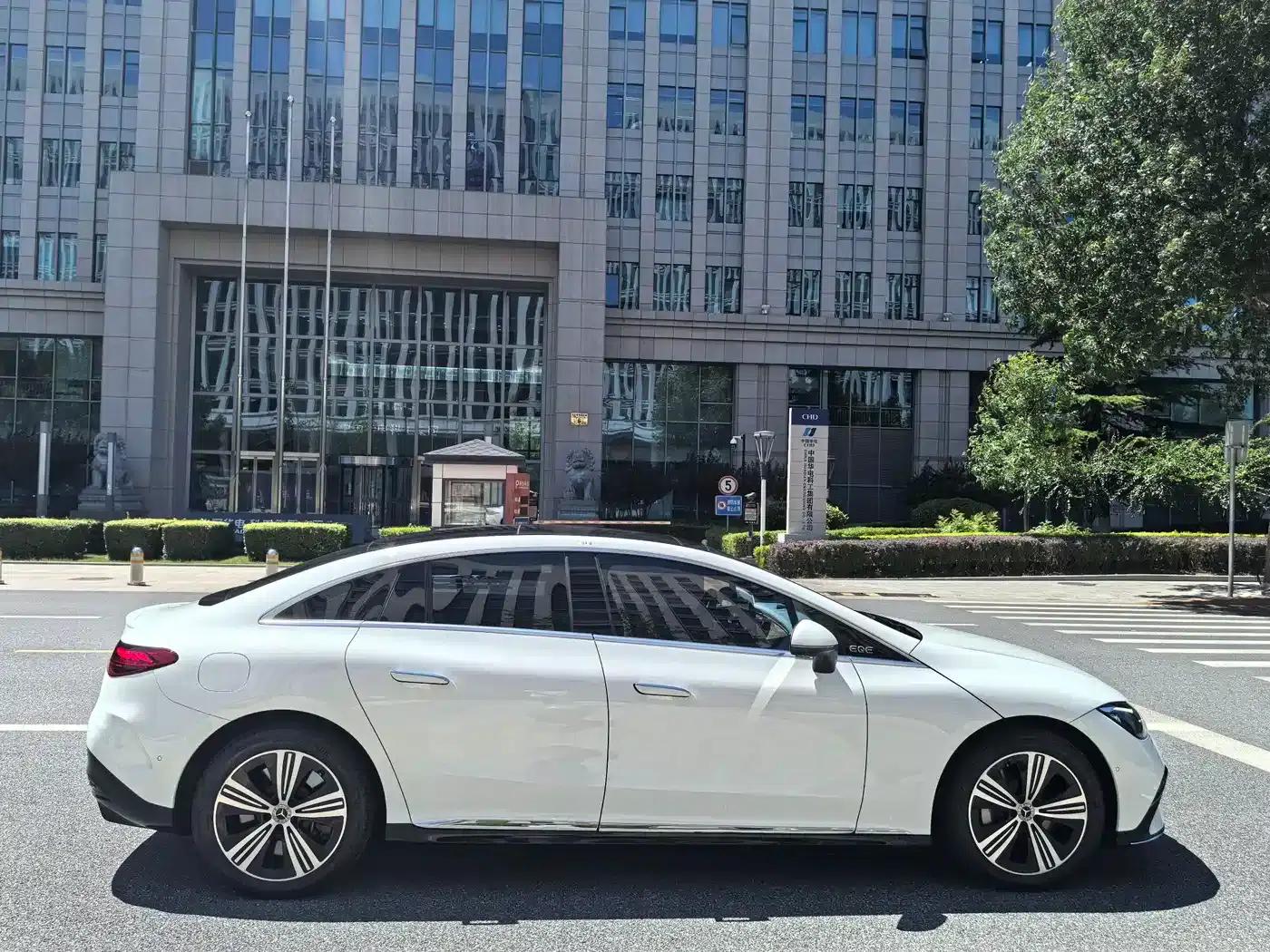 Mercedes-Benz EQE 2025 500 4MATIC Luxury Edition — миниатюра 10