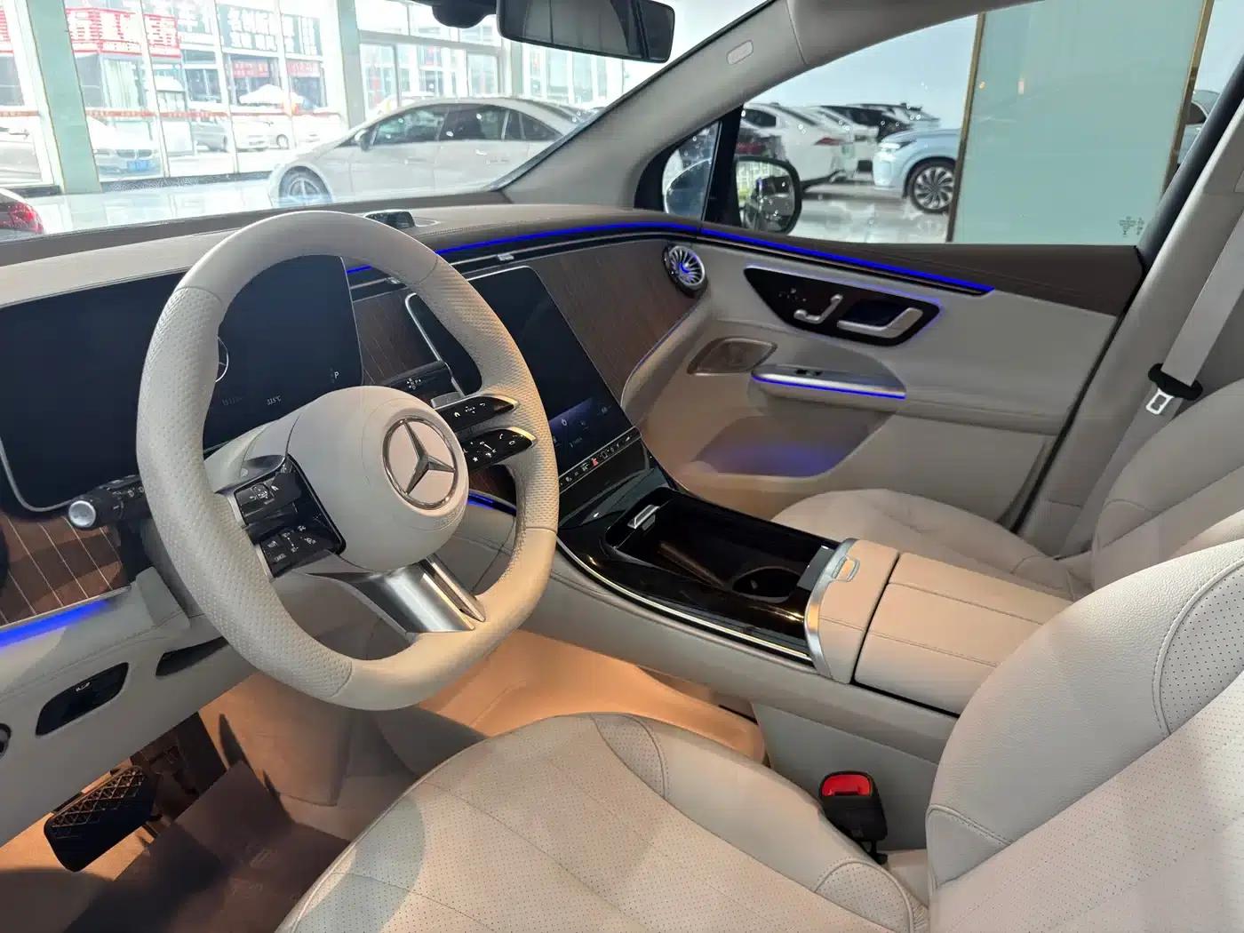 Mercedes-Benz EQE SUV 2023 350 4MATIC Pioneer Edition — миниатюра 4