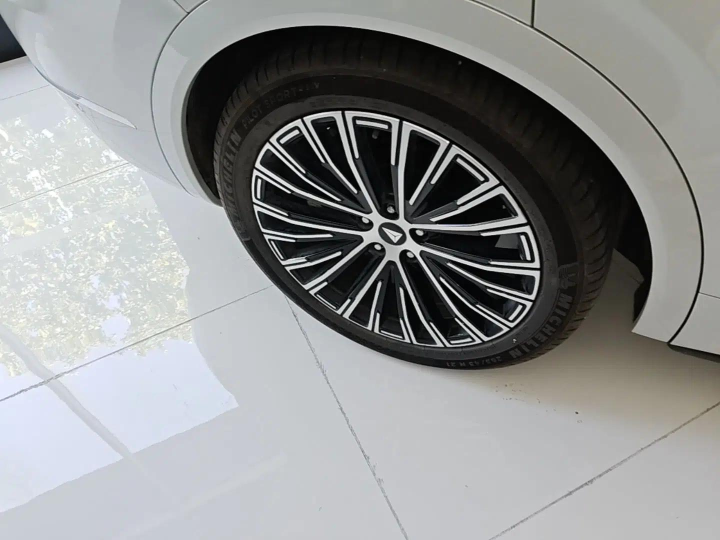Deepal S09 2025 Four-Wheel Drive Ultra+ Custom Edition — миниатюра 16