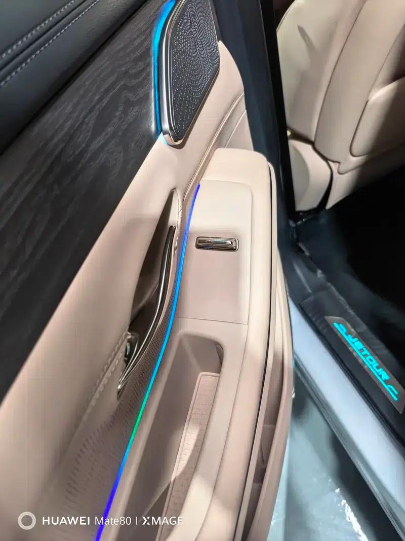 Jetour X90 C-DM 2025 1.5TD DHT Elite Edition — миниатюра 8