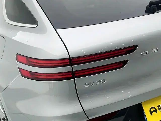 Genesis GV70 2025 2.5T Rear-Wheel Drive Luxury Edition — миниатюра 13