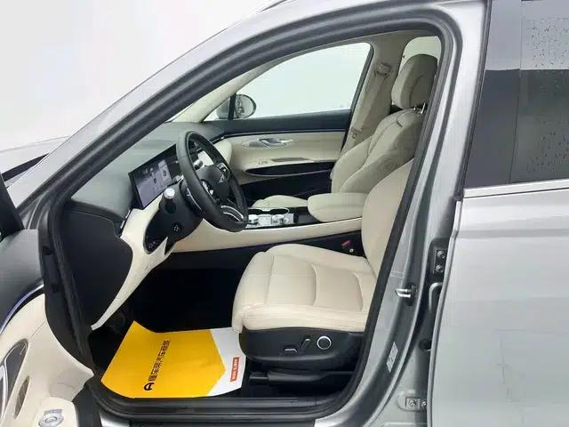 Genesis GV70 2025 2.5T Rear-Wheel Drive Luxury Edition — миниатюра 17