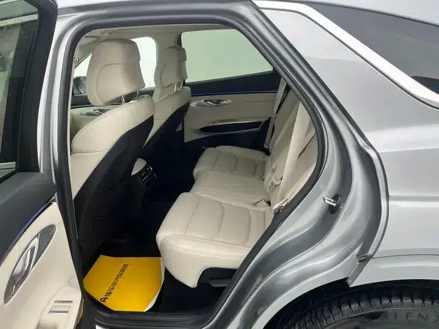 Genesis GV70 2025 2.5T Rear-Wheel Drive Luxury Edition — миниатюра 18