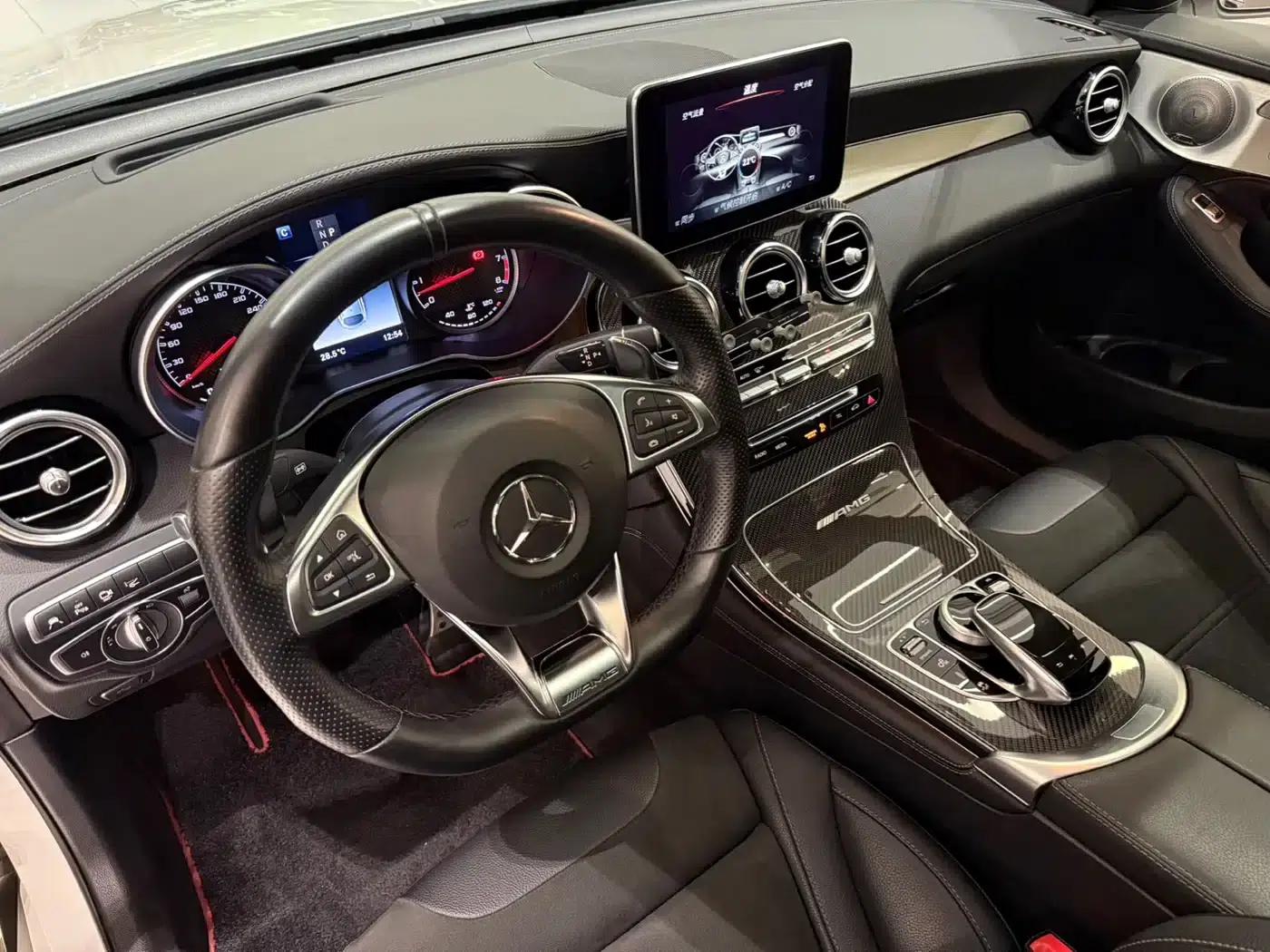 Mercedes-Benz GLC Coupe AMG 2018 AMG GLC 63 4MATIC+ Coupe SUV — миниатюра 9