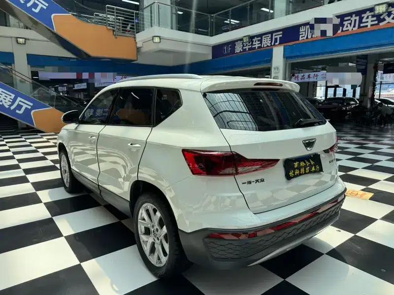 Jetta VS5 2022 280TSI Automatic Entry-Level Edition — миниатюра 4