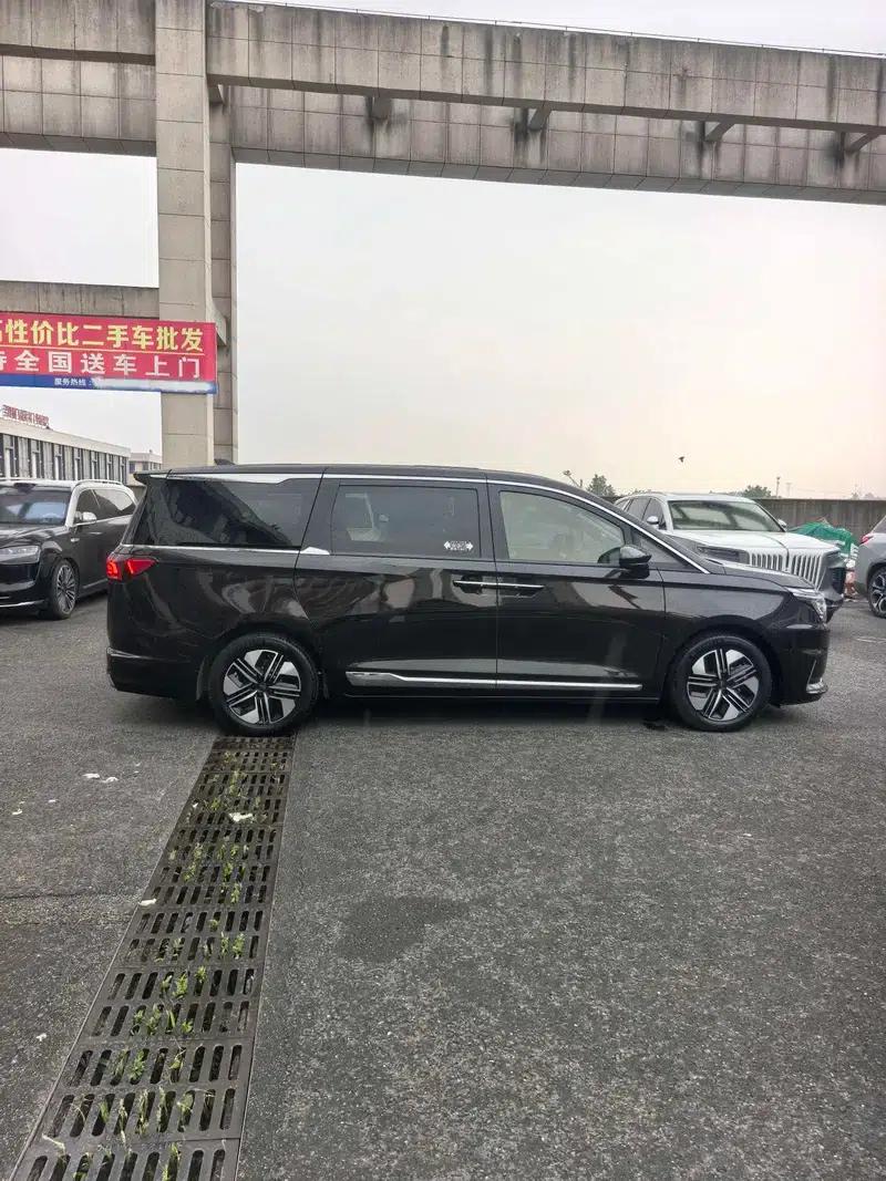 2024 Refine RF8 PHEV Smart Edition 1.5T 150KM Flagship Model — миниатюра 4