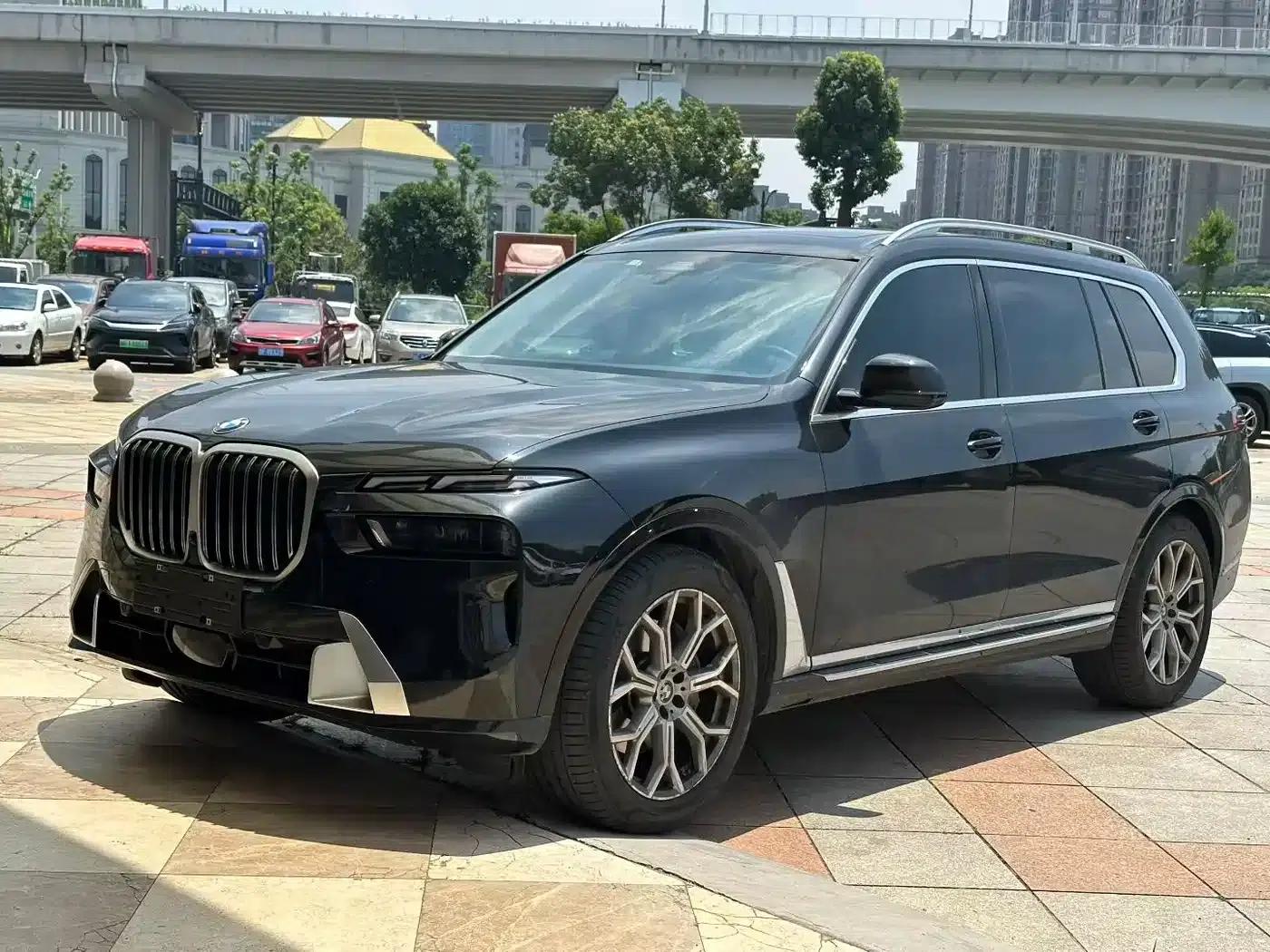BMW X7 2023 xDrive40i Leading Luxury Package — миниатюра 1