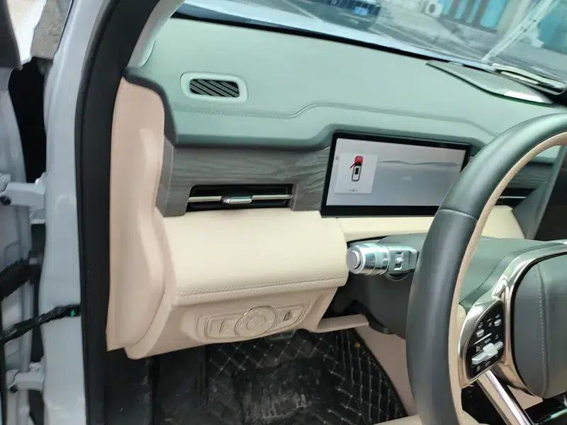 Jetour Mountain & Sea L9 2025 1.5TD DHT Six-Seat Flagship Edition — миниатюра 13