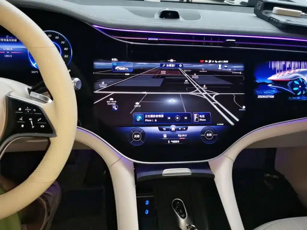 Mercedes-Benz EQS SUV 2023 Model 450+ — миниатюра 13